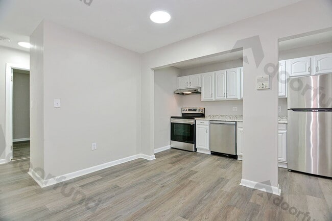 Building Photo - 200 Columbus St Unit 7