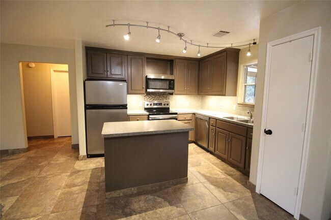 Photo - 16405 Sun View Ln