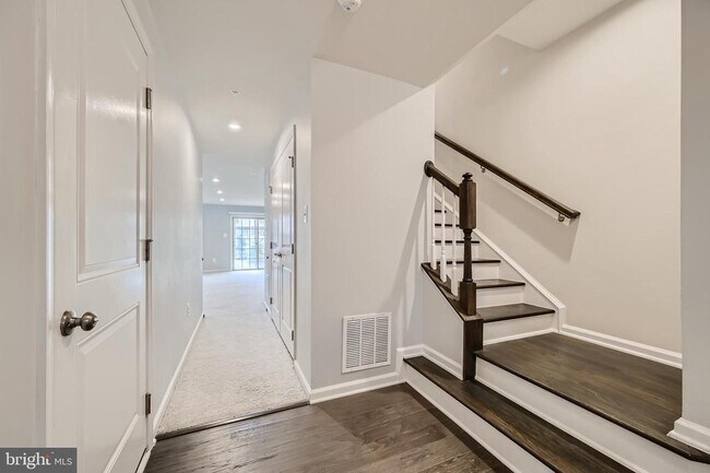 Photo - 2911 Stagg Ln