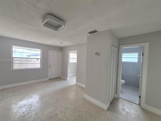 Photo - 1715 SW 4th St Unidad 1717