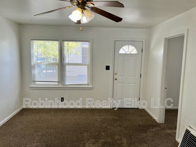 Photo - 140 1/2 West Court Street