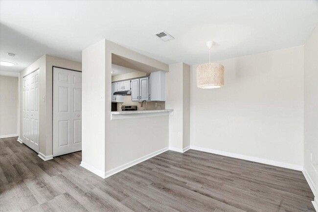 Photo - 819 Stratford Way