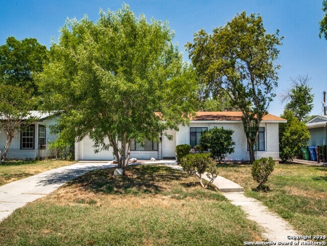 3 Bedroom and 1 Bathroom located in Cresth... - 3 Bedroom and 1 Bathroom located in Cresth... House