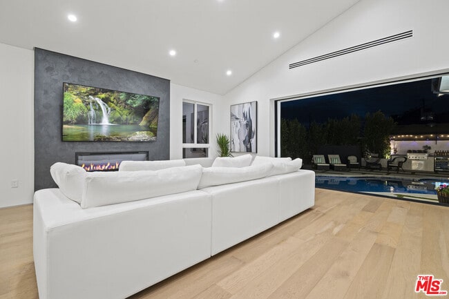 Photo - 5715 Troost Ave