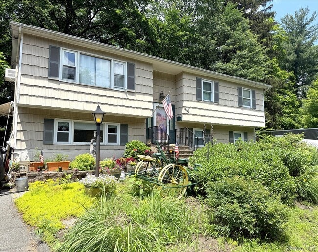 Building Photo - 44 S Rockland Ave Rental