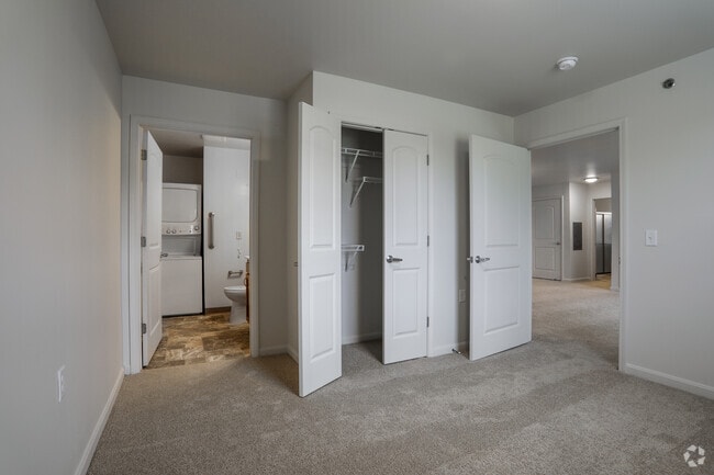2 Bed/ 1.5 Bath - 940 SQ FT