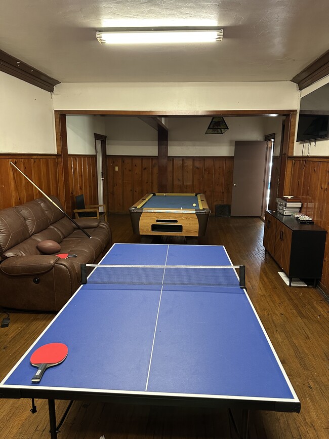 Photo - 547 Gayley Ave