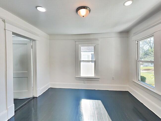 Photo - 12 S Eugenia Pl NW