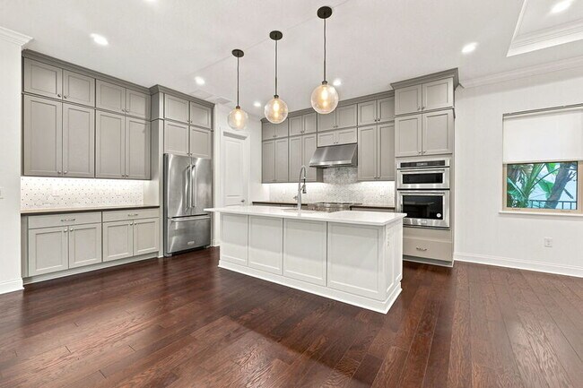 10134 Royal Island Ct