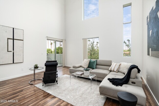 Photo - 1111 W University Dr