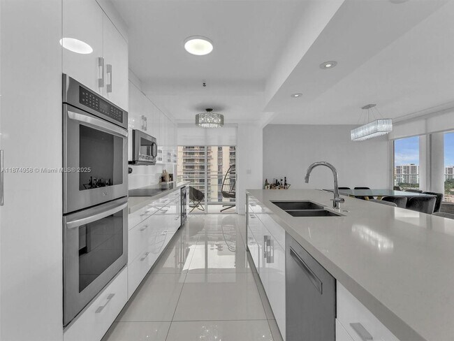Building Photo - 19707 Turnberry Way Rental