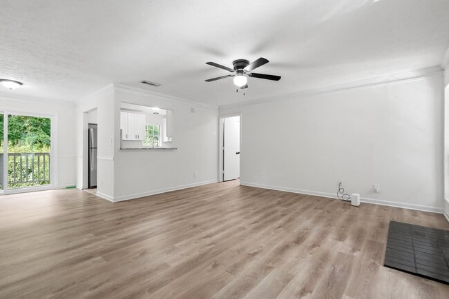 Photo - 106 Sterling Ct