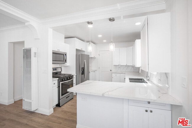 Photo - 5402 Monroe St