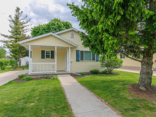 Photo - 1139 W Hawes Ave Casa