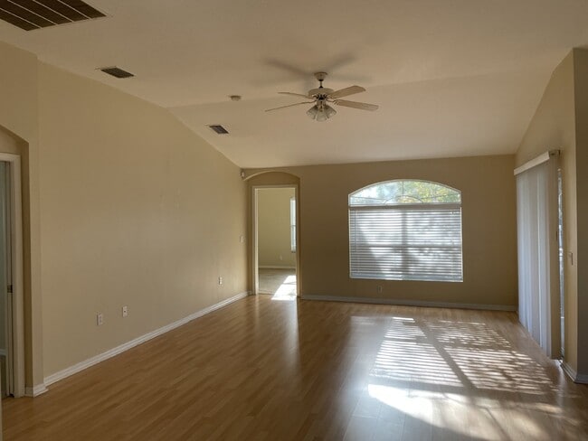 Photo - 3 Bedroom, 2 Bath Available Now in Beautif...