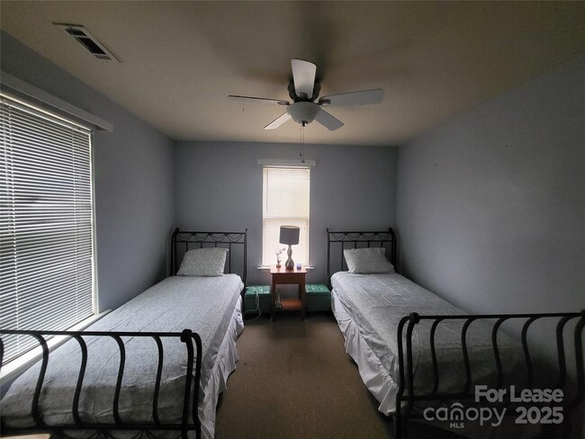 Photo - 13813 Holbrooks Rd House