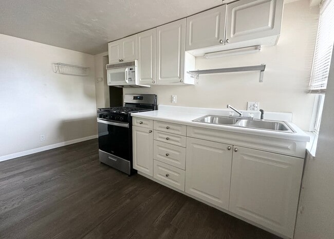 2196 Broadmoor St S Unidad 2196 Broadmoor Street South - B