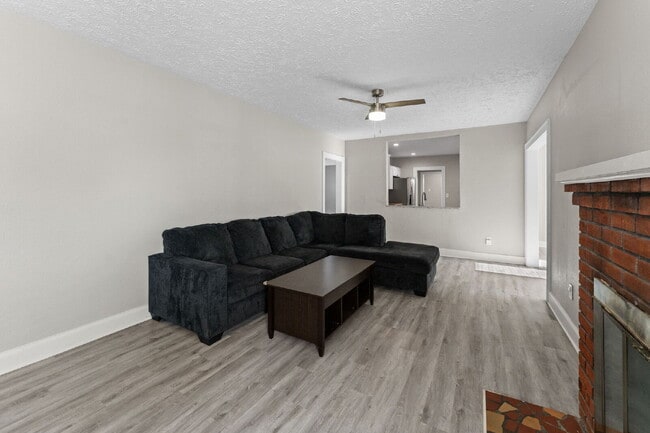 Photo - 254 Pocahontas Pl