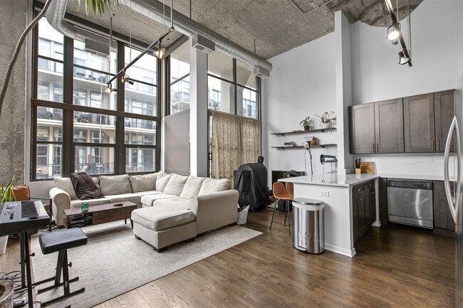 Photo - 900 N Kingsbury St Condo Unit 967