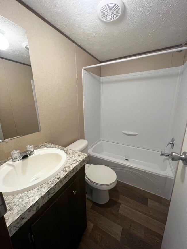 Photo - 1000 Maple Hls Pk