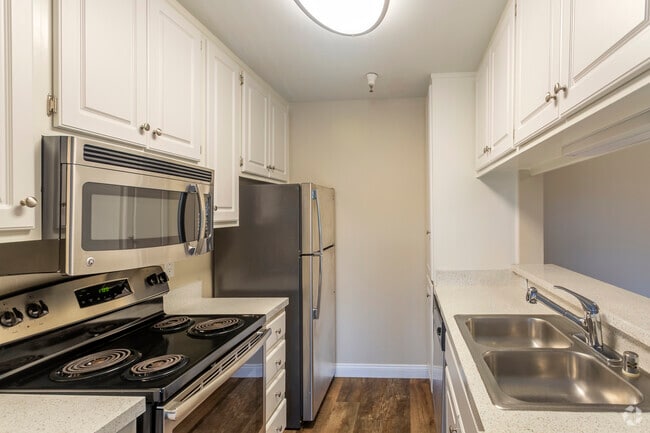 1 BR, 1 BA - 620 SF