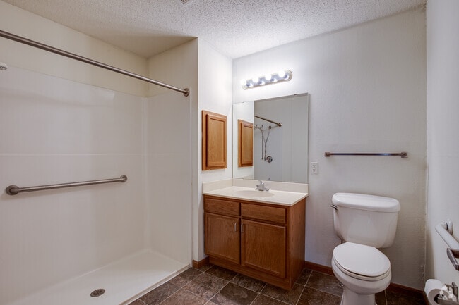 2BR, 1BA - 744SF