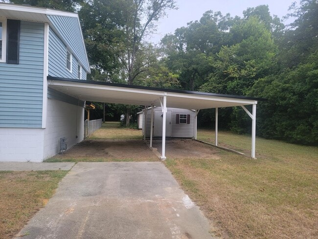 Photo - 322 N Hicks St