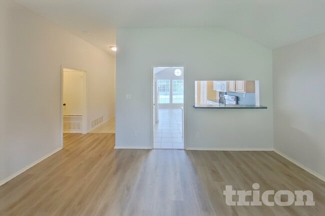 Photo - 757 Dema Ln
