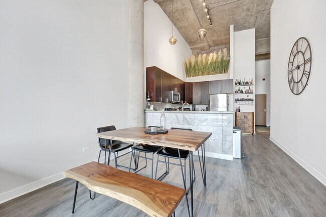 Photo - 320 E 21st St Unit 604