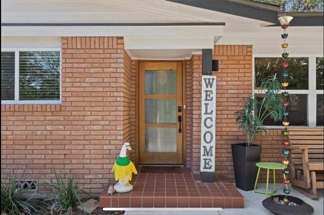 2316 Hermanson Dr