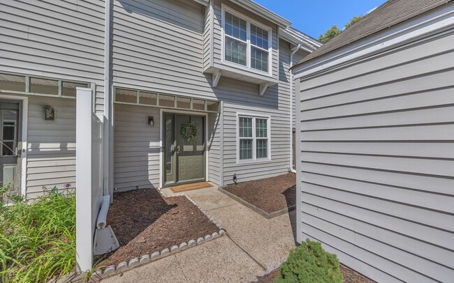 Photo - READY NOW!! 3-Bedroom Townhome w/Attached Garage! Golf Course Views - Pet Friendly - All Appliances!