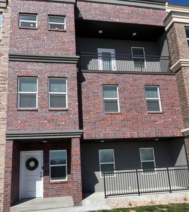 Photo - 484 W State St