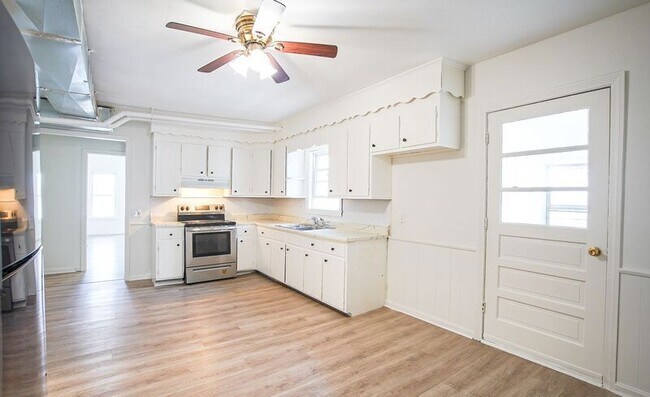 3 Charles St Unit 2L