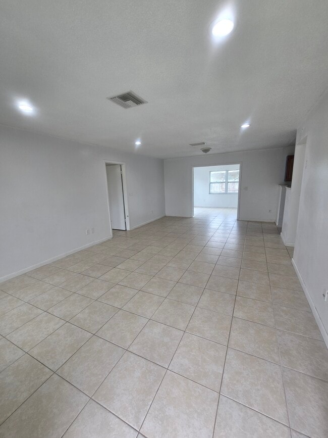 Photo - 9231 Antrim St