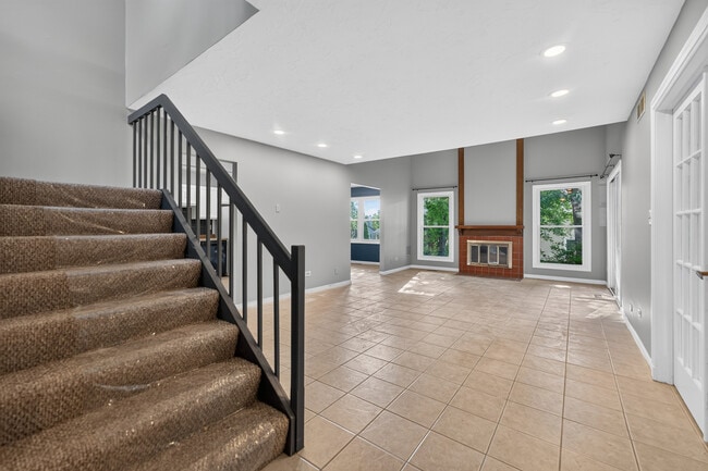 244 Coventry Ct