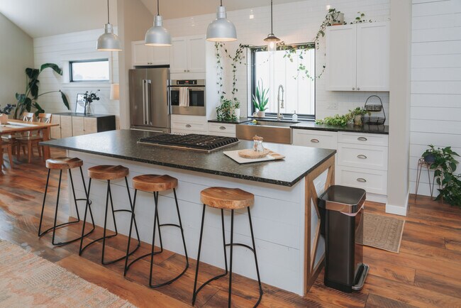 Photo - 6565 Blackwood Rd