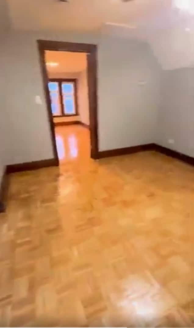 Building Photo - 2855 E 82nd St Unit 2855 E 82nd St 3F