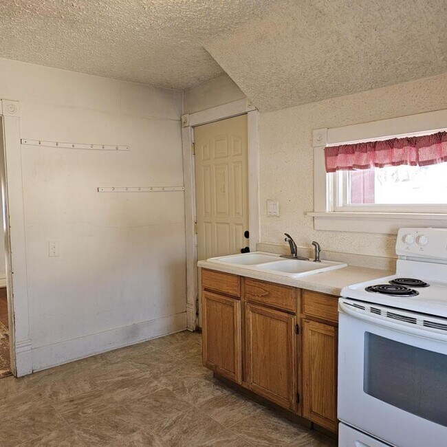 Photo - 208 W 3rd Ave