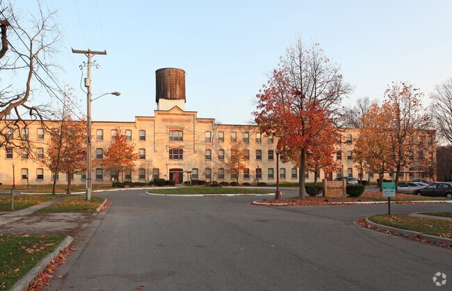 Riverwalk Apartments - Pinehurst Apartments