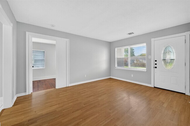 Photo - 6741 Feldspar St