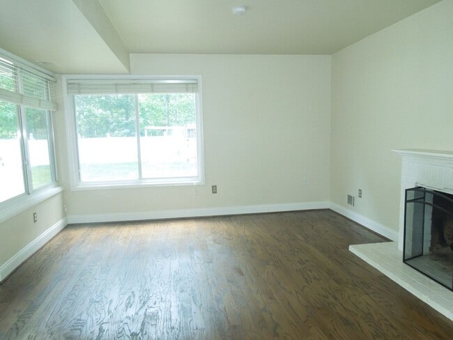 7 Biscayne Pl