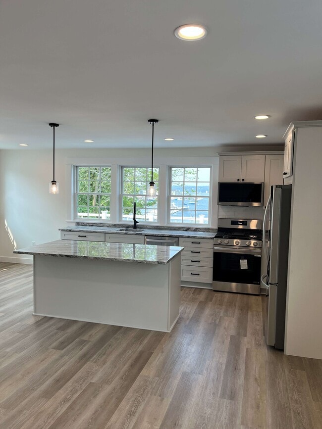 Building Photo - 169 E Main St Unit 169 #B