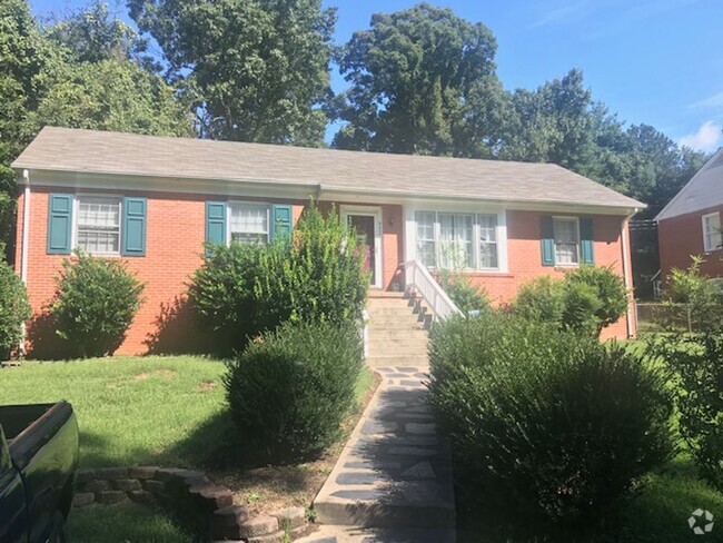 Building Photo - Three Bedroom Two Bathroom Brick Ranch Hom... Rental