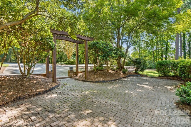 118 Revere Dr