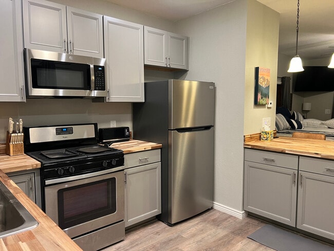 Photo - 2030 Watts Ln