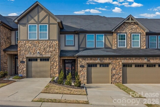 Building Photo - 827 Ayrshire Ave