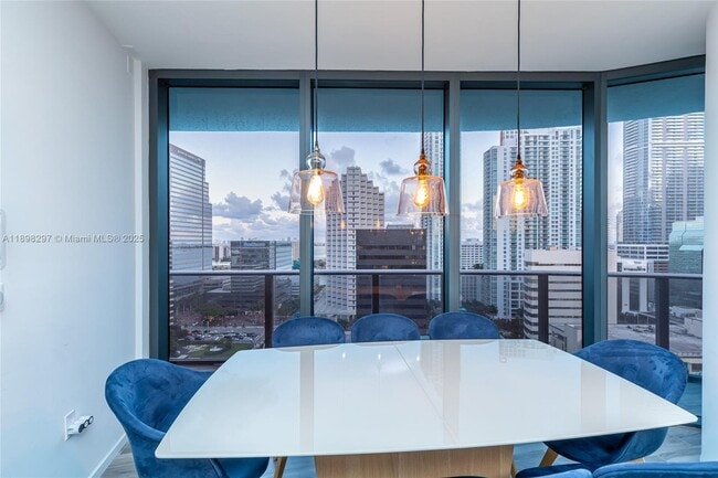 Photo - 801 S Miami Ave Unidad 1704