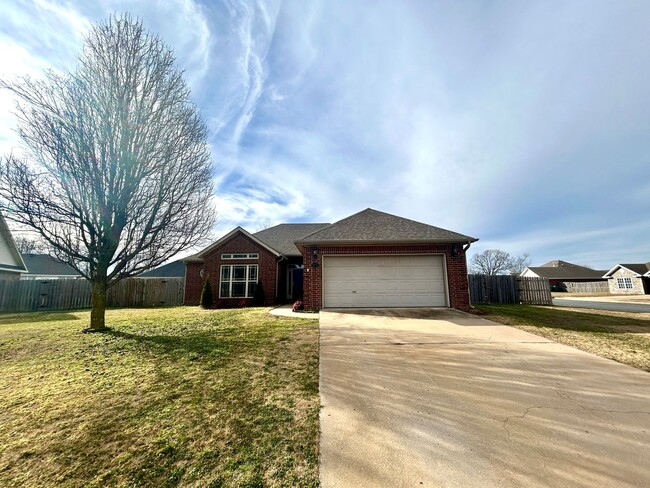 Photo - 3 bedroom 2 bath modern style home minutes from Centerton Main!!