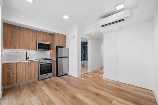 Photo - 650 SW 1st St Unidad 206