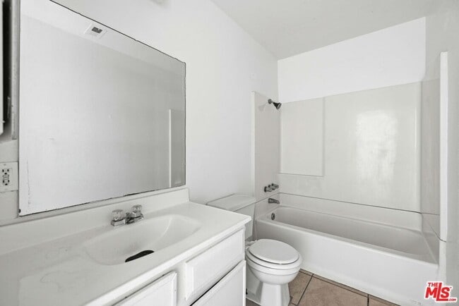 Photo - 518 E Ave Q4 Unit 5